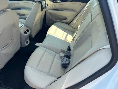 Used 2018 Buick Regal Essence w/ Driver Confidence Package #1 AWD/4WD image 7