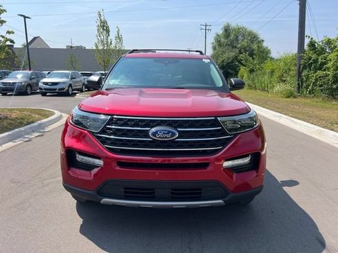Used 2024 Ford Explorer XLT w/ Equipment Group 202A AWD/4WD image 2
