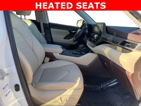 Used 2022 Toyota Highlander XLE image 10