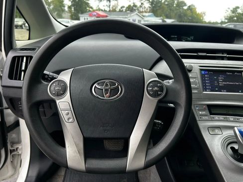 Used 2014 Toyota Prius Two image 16