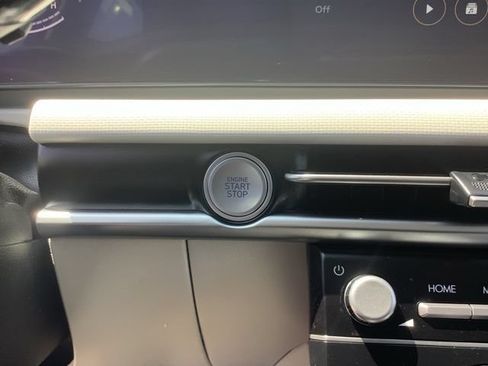Certified 2025 Hyundai Tucson SE FWD image 35