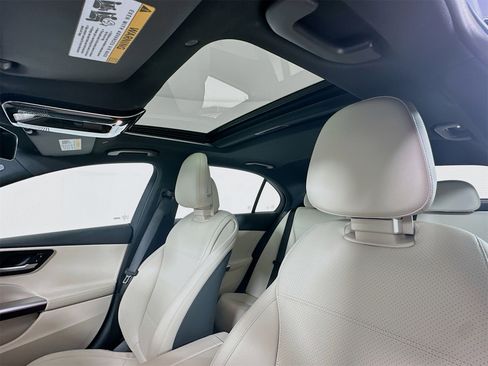 Used 2025 Mercedes-Benz C 300 Sedan image 24