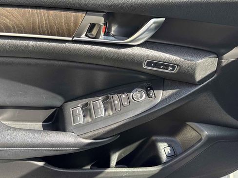 Used 2018 Honda Accord Touring image 24