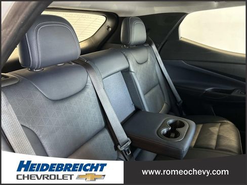 Used 2022 Chevrolet Bolt EUV LT w/ Convenience Package image 31