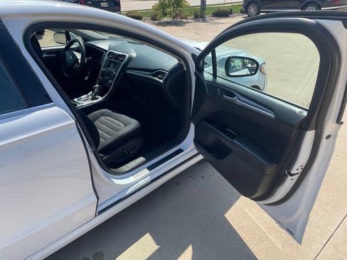 Used 2016 Ford Fusion SE FWD image 16