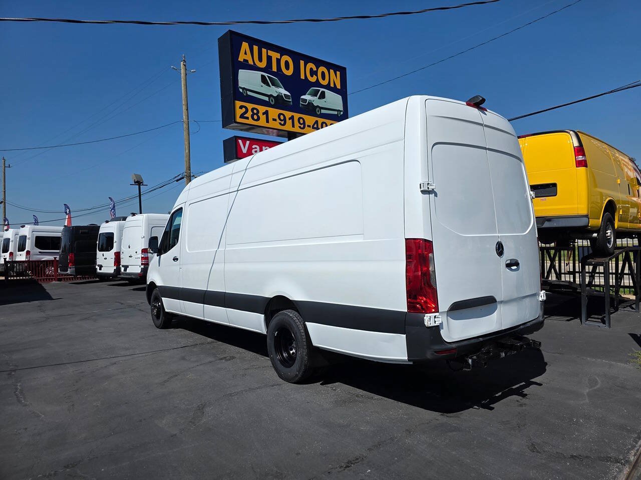 Used 2021 Mercedes-Benz Sprinter 3500 image 2