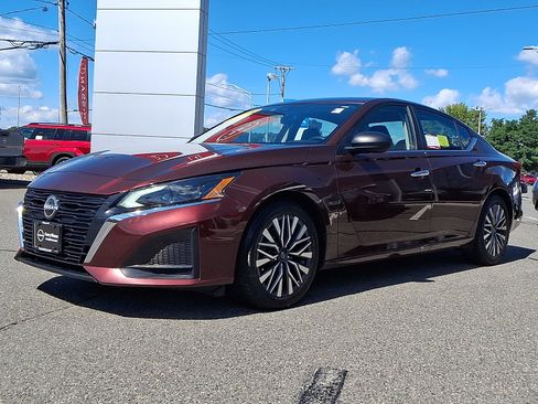 Used 2024 Nissan Altima 2.5 SV FWD image 3
