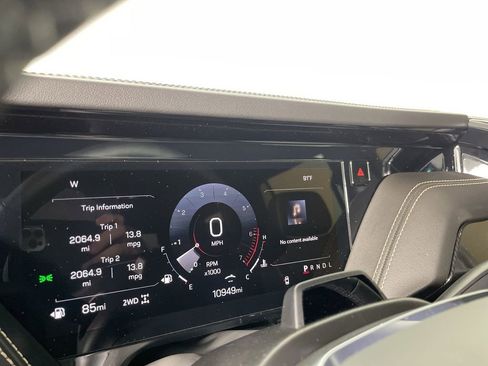 Used 2025 GMC Yukon Elevation image 12