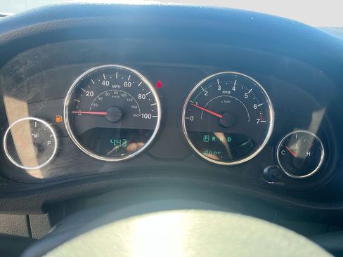 Used 2018 Jeep Wrangler Unlimited Sahara AWD/4WD image 12