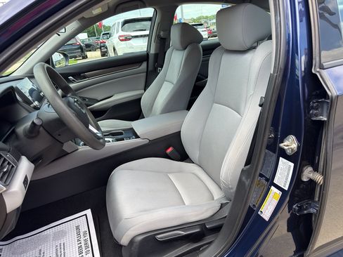 Used 2018 Honda Accord LX image 10