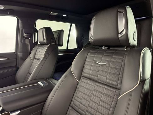 Used 2026 Cadillac Escalade Platinum Sport AWD/4WD image 37