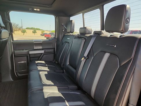 Used 2019 Ford F150 Platinum w/ Equipment Group 701A Luxury AWD/4WD image 5