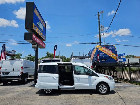 Used 2019 Ford Transit Connect XLT image 5