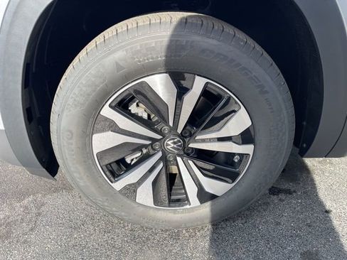 New 2026 Volkswagen Atlas SE image 28