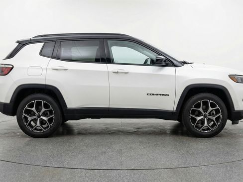 Used 2025 Jeep Compass Limited image 8