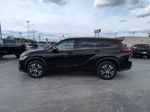 Used 2021 Toyota Highlander XLE FWD image 5