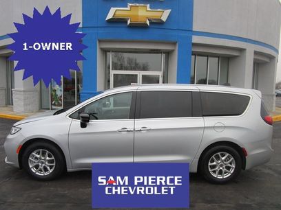 Used 2024 Chrysler Pacifica Touring-L
