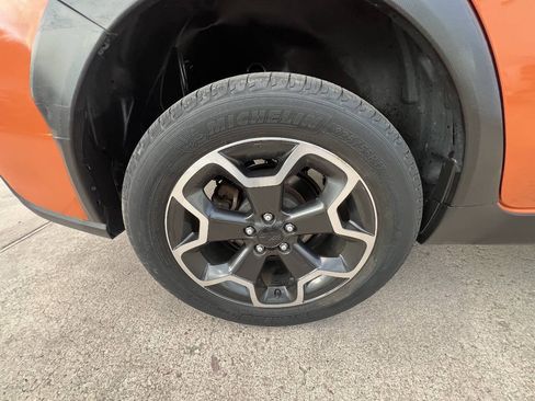 Used 2014 Subaru Crosstrek 2.0i Premium w/ Moonroof Package AWD/4WD image 10