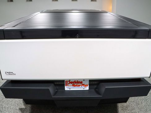 Used 2024 Tesla Cybertruck AWD Crew Cab image 8