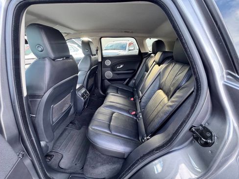Used 2016 Land Rover Range Rover Evoque SE image 12