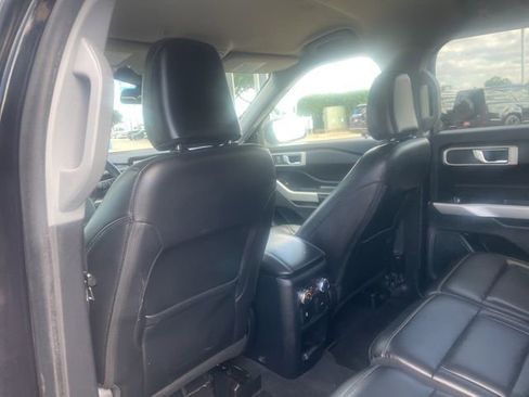 Used 2021 Ford Explorer XLT w/ Equipment Group 202A RWD image 9