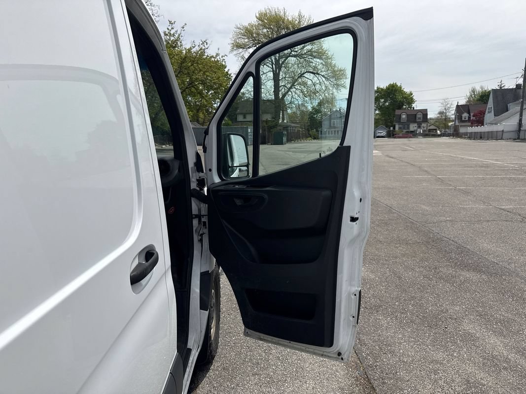 Used 2023 Mercedes-Benz Sprinter 2500 image 17