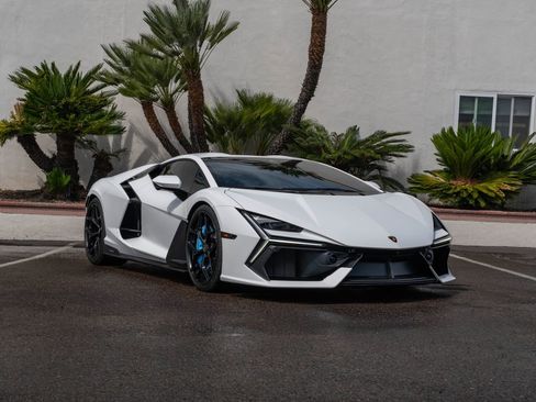 Used 2025 Lamborghini Revuelto image 28