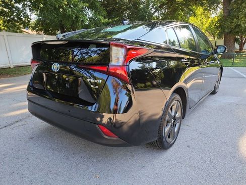 Used 2019 Toyota Prius XLE image 10