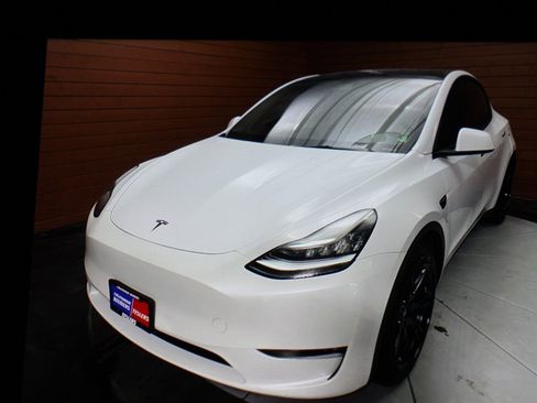 Used 2021 Tesla Model Y Long Range image 21