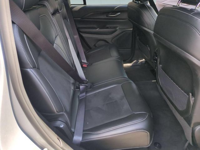 Used 2024 Jeep Grand Cherokee Altitude AWD/4WD image 29