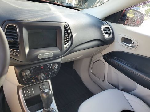 Used 2019 Jeep Compass Latitude FWD image 26