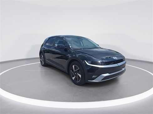 New 2025 Hyundai Ioniq 5 SE image 2