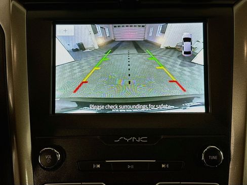 Used 2020 Ford Fusion SE FWD image 27