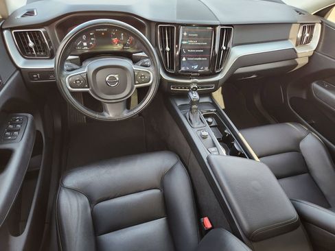 Used 2018 Volvo XC60 T6 Momentum w/ Advanced Package image 27