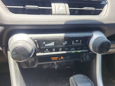 Used 2022 Toyota RAV4 LE AWD/4WD image 25