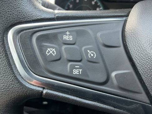 Used 2017 Chevrolet Malibu LT FWD image 17