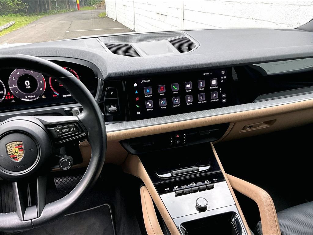 Certified 2024 Porsche Cayenne AWD/4WD image 10