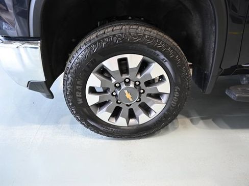Used 2024 Chevrolet Silverado 2500 LT AWD/4WD image 31