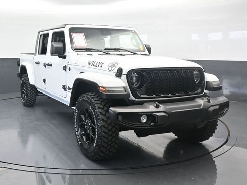 Used 2024 Jeep Gladiator Sport image 9
