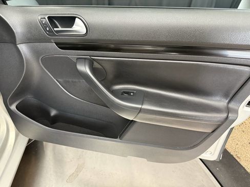 Used 2011 Volkswagen Jetta SE image 21