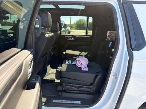 Used 2023 Chevrolet Suburban RST w/ Luxury Package AWD/4WD image 7