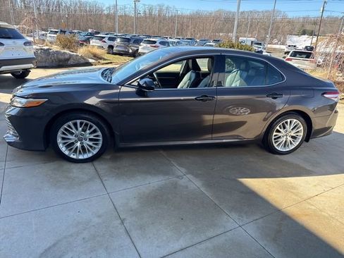 Used 2019 Toyota Camry XLE image 4