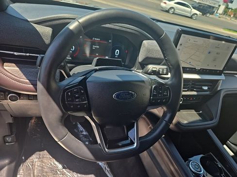 Used 2026 Ford Explorer Platinum AWD/4WD image 13