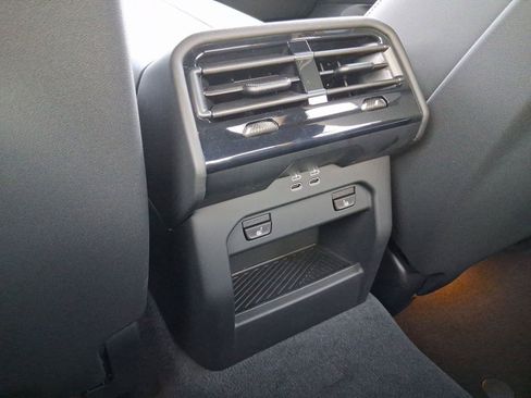 Used 2026 BMW 530i w/ M Sport Package RWD image 30