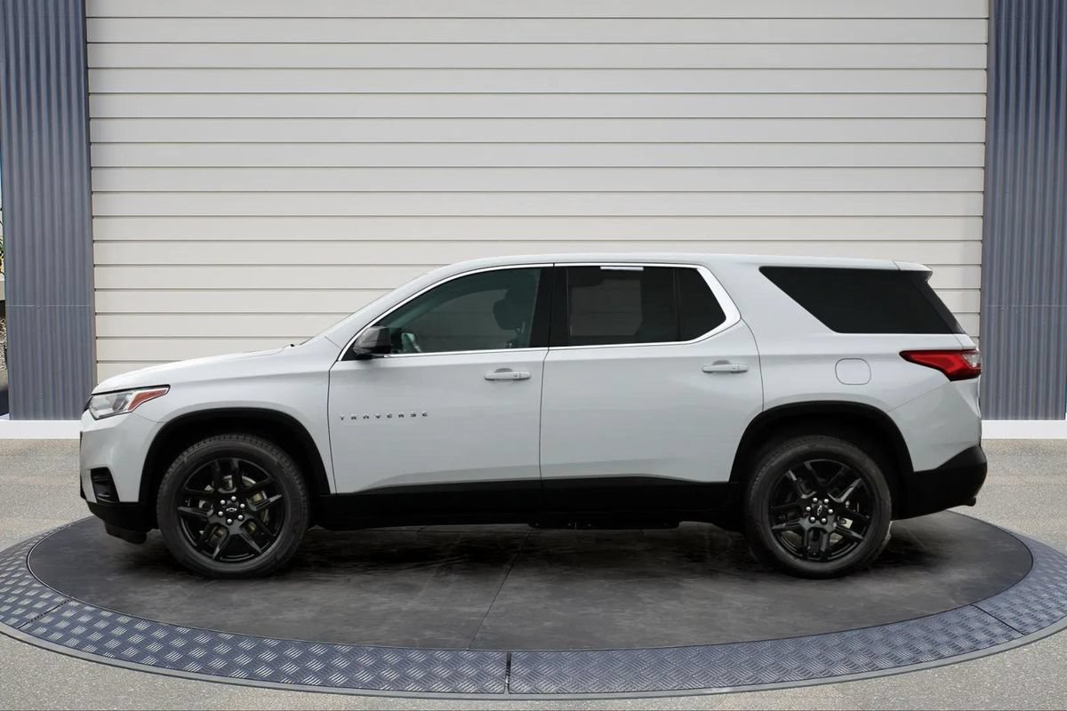 Used 2020 Chevrolet Traverse LS FWD image 4