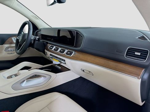 New 2026 Mercedes-Benz GLS 450 4MATIC image 33