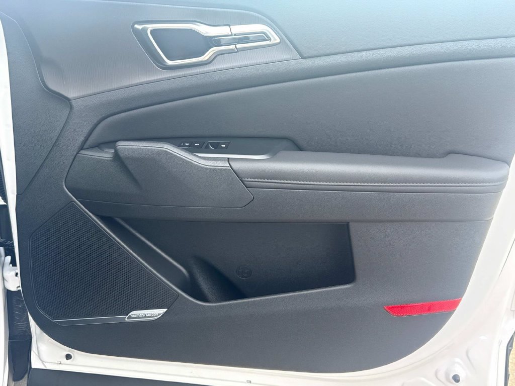 New 2026 Kia Sportage SX FWD image 15