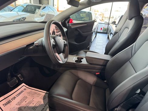 Used 2024 Tesla Model Y Long Range image 9