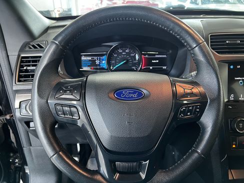 Used 2019 Ford Explorer XLT w/ XLT Sport Appearance Package AWD/4WD image 13