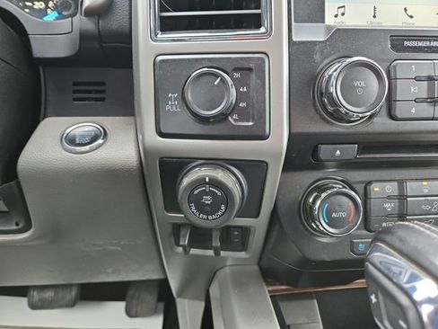 Used 2018 Ford F150 Lariat w/ Trailer Tow Package image 27